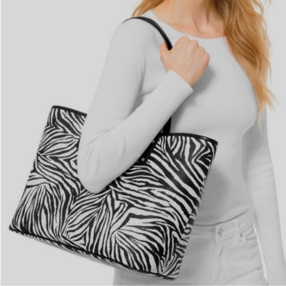 Michael Kors Carter Zebra Print Large
Open Tote Bag - Picture 2 of 11